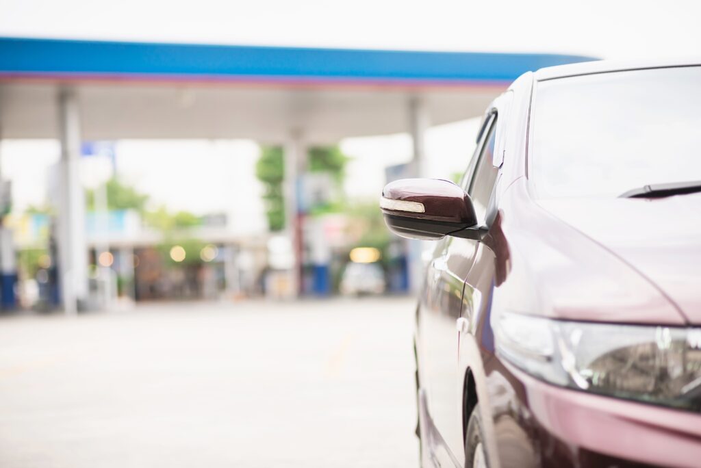 Conheça as diferenças entre postos bandeira branca e embandeirados