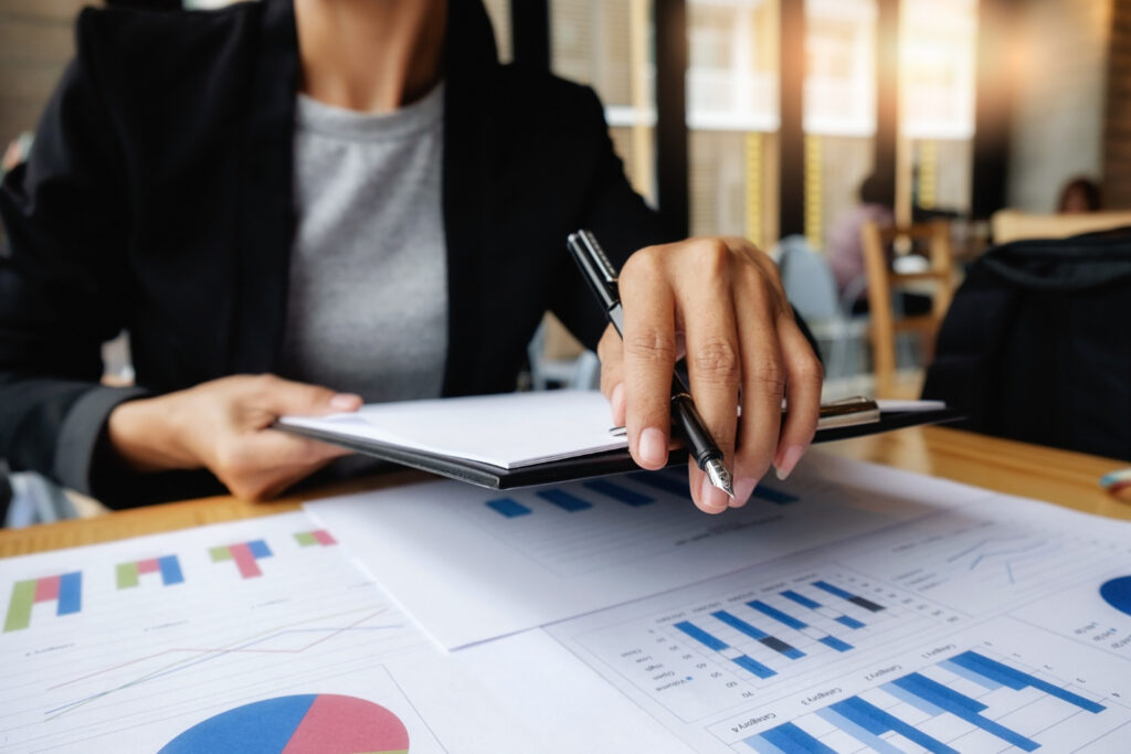 Controle financeiro profissional: como começar sem montar um setor interno